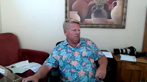Snapshot of hardblondcouplehawaii chatting on April 14, 11:44 pm Steele and Cassie online show from April 14, 11:44 pm