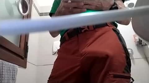 Snapshot of hardcumpleasure chatting on April 23, 6:21 pm hardcumpleasure online show from April 23, 6:21 pm
