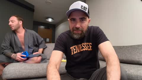 Snapshot of hardworkertn chatting on January 7, 2:42 am hardworkertn online show from January 7, 2:42 am