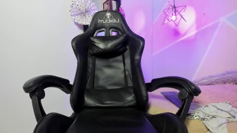 Snapshot of haresandpame_mds chatting on January 17, 4:04 pm Hares online show from January 17, 4:04 pm