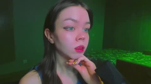 Snapshot of haribo_asmr chatting on December 18, 10:08 am Miss Hari online show from December 18, 10:08 am