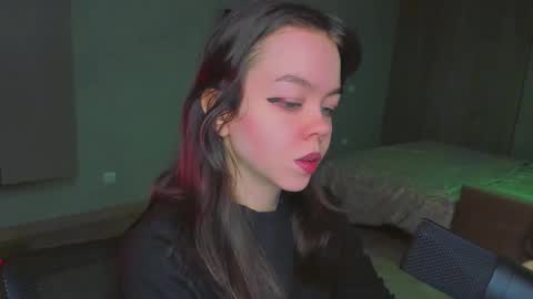 Snapshot of haribo_asmr chatting on February 13, 7:35 am Miss Hari online show from February 13, 7:35 am