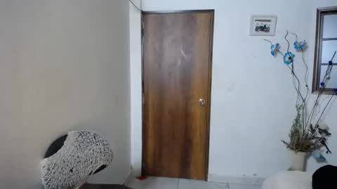 Snapshot of harley_quinns1 chatting on December 5, 1:14 am harley_quinns1 online show from December 5, 1:14 am