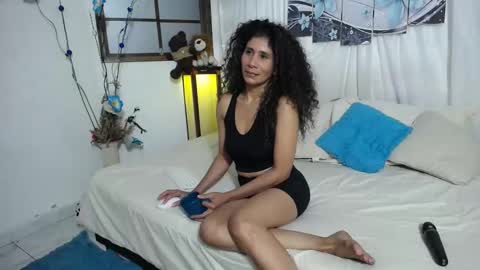 Snapshot of harley_quinns1 chatting on January 24, 2:49 am harley_quinns1 online show from January 24, 2:49 am