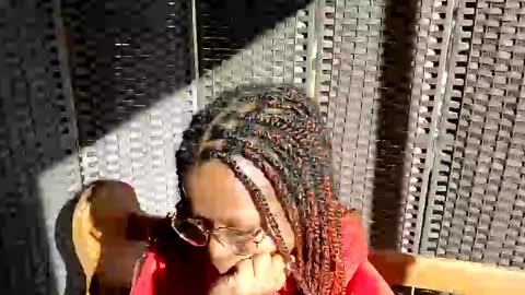 Snapshot of harmonie_marquise chatting on December 12, 7:48 pm Harmonie Marquise online show from December 12, 7:48 pm