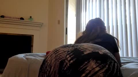 Snapshot of harmonie_marquise chatting on March 10, 1:54 pm Harmonie Marquise online show from March 10, 1:54 pm