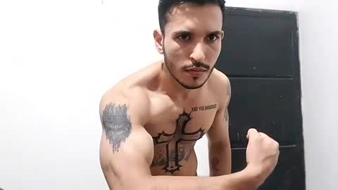 Snapshot of haroldsepulveda chatting on December 21, 9:33 am BOY HOT online show from December 21, 9:33 am