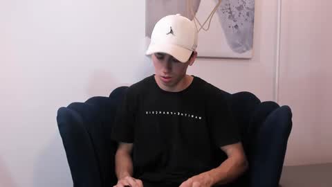 Snapshot of harry_klein chatting on October 12, 2:43 am H K online show from October 12, 2:43 am
