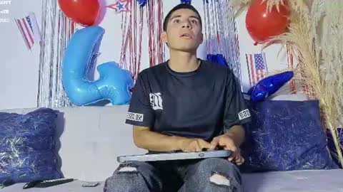 Snapshot of harry_vance chatting on July 4, 7:42 pm harry vance online show from July 4, 7:42 pm