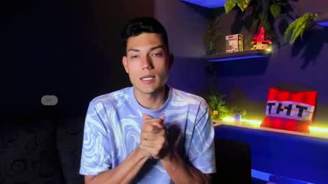 Snapshot of harrydavidsonx chatting on May 17, 2:24 pm ... online show from May 17, 2:24 pm