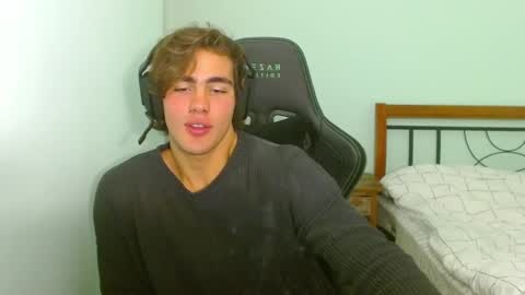 Snapshot of harryking1 chatting on October 12, 7:02 pm harryking1 online show from October 12, 7:02 pm