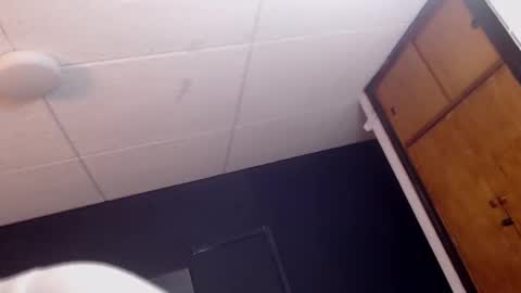 Snapshot of hat_guy01 chatting on February 7, 9:29 pm hat_guy01 online show from February 7, 9:29 pm