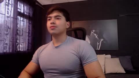 Snapshot of hat_guy01 chatting on February 20, 8:42 pm hat_guy01 online show from February 20, 8:42 pm