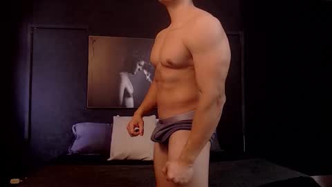 Snapshot of hat_guy01 chatting on February 25, 9:24 pm hat_guy01 online show from February 25, 9:24 pm