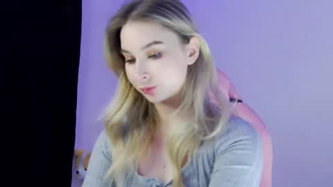 Anna online show from March 29, 7:03 pm