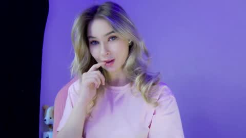 Anna online show from April 15, 1:51 pm