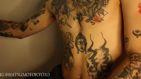 Snapshot of hatsumotokyoto chatting on March 8, 10:56 pm More content   2   online show from March 8, 10:56 pm