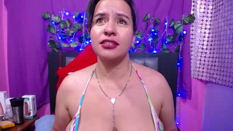 Snapshot of hazel_34 chatting on January 7, 7:28 pm hazel online show from January 7, 7:28 pm