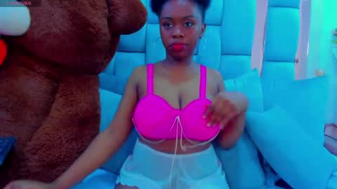 Snapshot of hazel_lanee chatting on April 19, 5:07 am hazel_lanee online show from April 19, 5:07 am