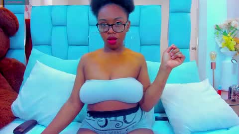 Snapshot of hazel_lanee chatting on April 26, 4:32 am hazel_lanee online show from April 26, 4:32 am