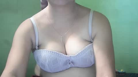 Snapshot of hazeldhane chatting on June 18, 2:34 am hazeldhane online show from June 18, 2:34 am