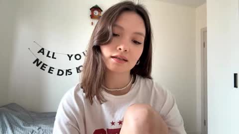 Snapshot of hazelhartshorn chatting on April 24, 10:39 am Kira online show from April 24, 10:39 am