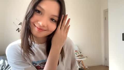 Snapshot of hazelhartshorn chatting on April 25, 12:19 pm Kira online show from April 25, 12:19 pm