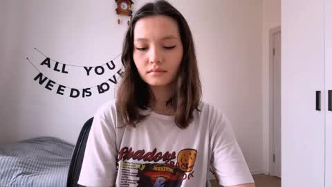 Snapshot of hazelhartshorn chatting on April 27, 9:18 am Kira online show from April 27, 9:18 am