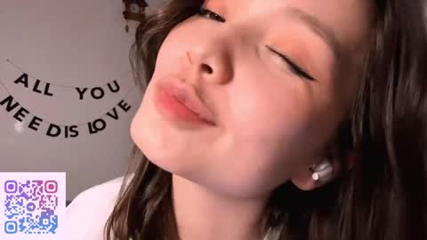 Snapshot of hazelhartshorn chatting on April 29, 5:30 pm Kira online show from April 29, 5:30 pm