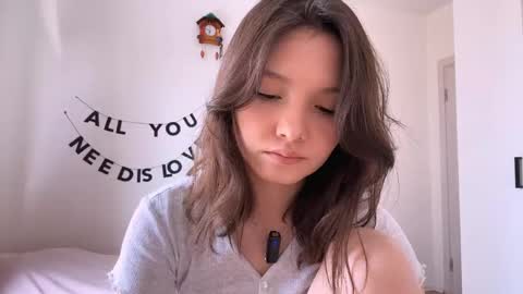 Snapshot of hazelhartshorn chatting on May 2, 9:47 am Kira online show from May 2, 9:47 am