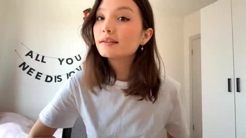 Snapshot of hazelhartshorn chatting on May 6, 10:09 am Kira online show from May 6, 10:09 am