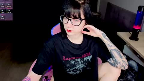 hazeltompson online show from April 16, 1:01 pm