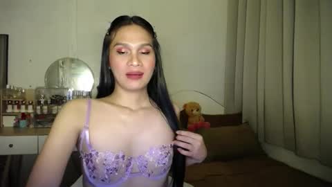 Snapshot of heather_bbyy chatting on December 19, 6:48 pm heather_bbyy online show from December 19, 6:48 pm