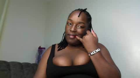 Snapshot of heaven_122 chatting on July 5, 9:00 pm Angel online show from July 5, 9:00 pm