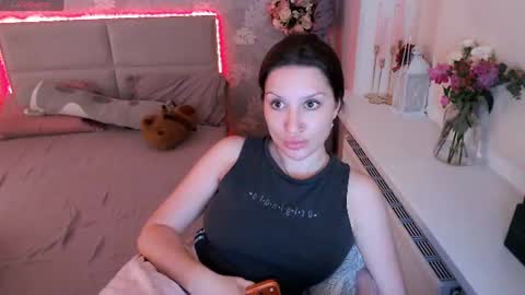 Snapshot of heaven_chloe chatting on June 20, 8:44 pm Heaven girl online show from June 20, 8:44 pm