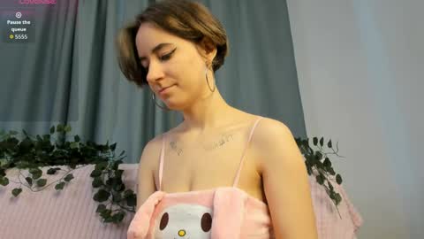 heavenmoth online show from May 29, 1:31 pm