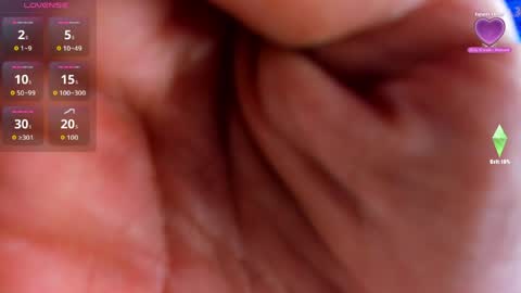 Snapshot of hecate_doll chatting on May 17, 1:51 pm hecate_doll online show from May 17, 1:51 pm