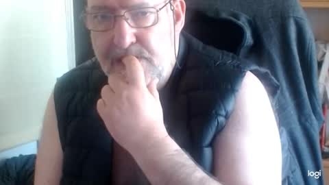 Snapshot of hechizodeluz chatting on April 19, 3:11 pm Hechizo online show from April 19, 3:11 pm