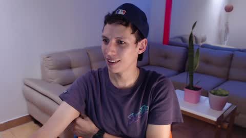 Snapshot of hefesto_69 chatting on December 11, 6:20 pm hefesto_69 online show from December 11, 6:20 pm