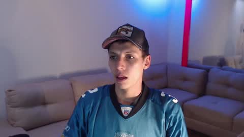 Snapshot of hefesto_69 chatting on December 14, 10:18 pm hefesto_69 online show from December 14, 10:18 pm