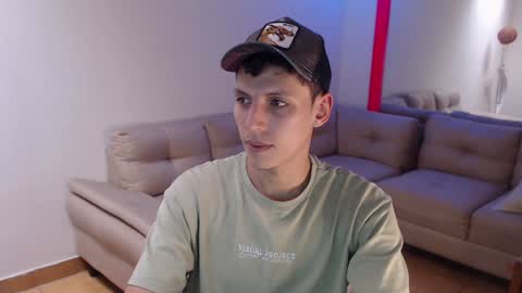 Snapshot of hefesto_69 chatting on December 30, 8:25 pm hefesto_69 online show from December 30, 8:25 pm