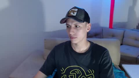 Snapshot of hefesto_69 chatting on March 5, 10:43 pm hefesto_69 online show from March 5, 10:43 pm