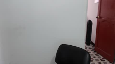 Snapshot of hefesto_69 chatting on October 25, 8:36 pm hefesto_69 online show from October 25, 8:36 pm