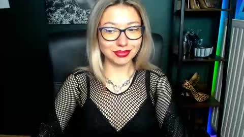Snapshot of heidi_pleasure chatting on July 20, 4:49 am Heidi online show from July 20, 4:49 am