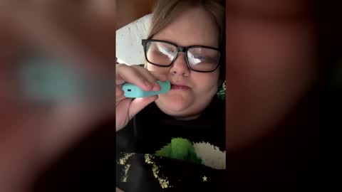 heidimackey2 online show from May 16, 11:46 pm