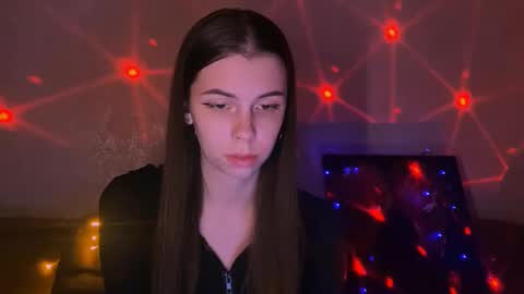 Snapshot of heileymeow chatting on December 5, 6:44 pm Heiley online show from December 5, 6:44 pm