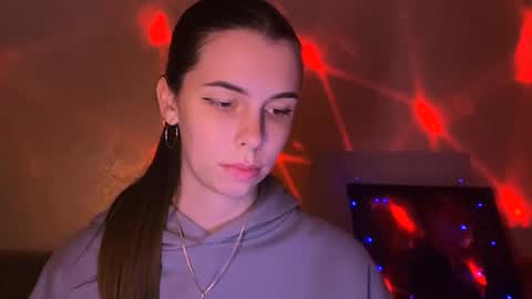 Snapshot of heileymeow chatting on December 6, 9:46 pm Heiley online show from December 6, 9:46 pm