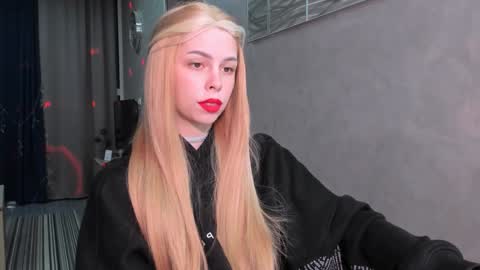 Snapshot of heileymeow chatting on December 30, 8:47 pm Heiley online show from December 30, 8:47 pm