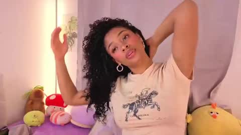 Snapshot of heily_fox chatting on May 5, 6:21 am HEILY online show from May 5, 6:21 am