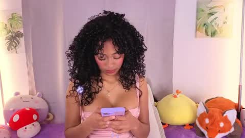 Snapshot of heily_fox chatting on May 17, 12:19 am HEILY online show from May 17, 12:19 am